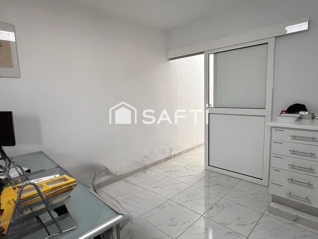 Commercieel te koop in Puerto del Carmen, Tías - € 340.000 (Ref: 10115611)