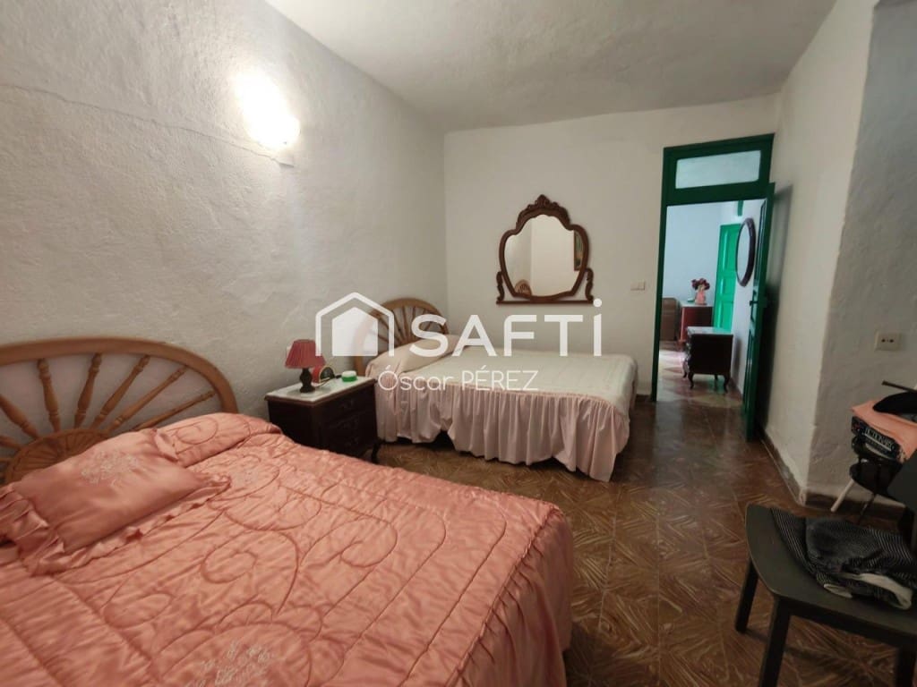 3 bedroom Finca/Country House for sale in Santa Maria de Guia de Gran Canaria - € 280,000 (Ref: 10115614)