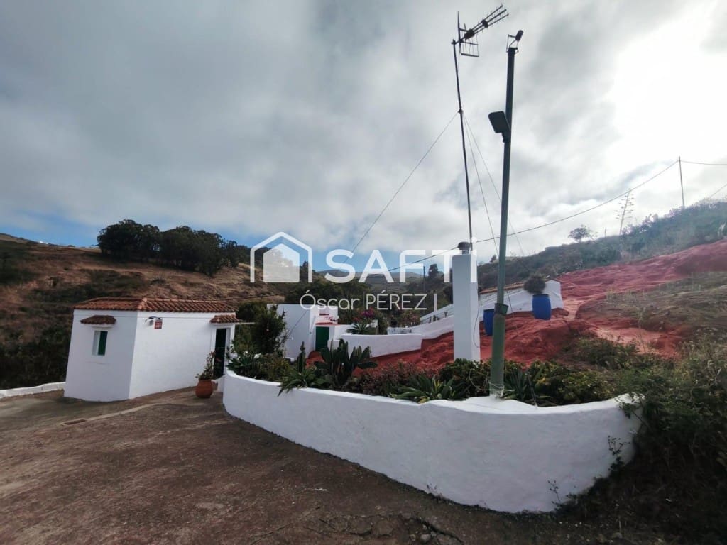 3 bedroom Finca/Country House for sale in Santa Maria de Guia de Gran Canaria - € 280,000 (Ref: 10115614)