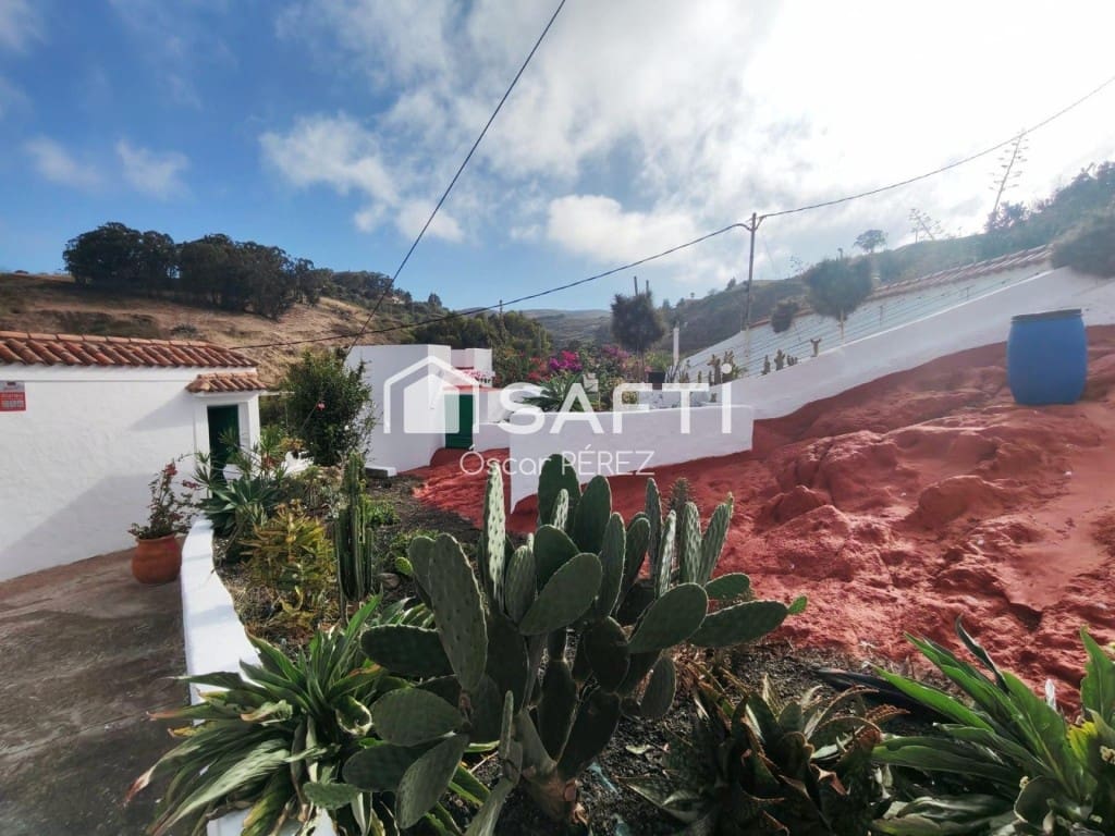 3 bedroom Finca/Country House for sale in Santa Maria de Guia de Gran Canaria - € 280,000 (Ref: 10115614)
