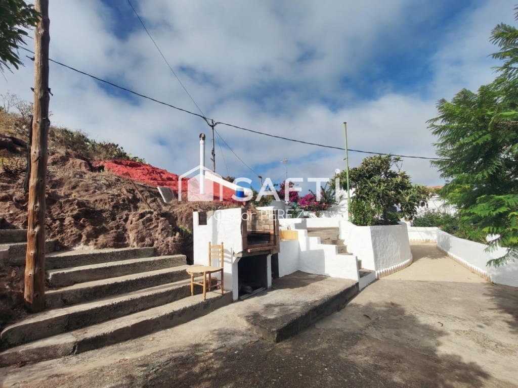 3 bedroom Finca/Country House for sale in Santa Maria de Guia de Gran Canaria - € 280,000 (Ref: 10115614)