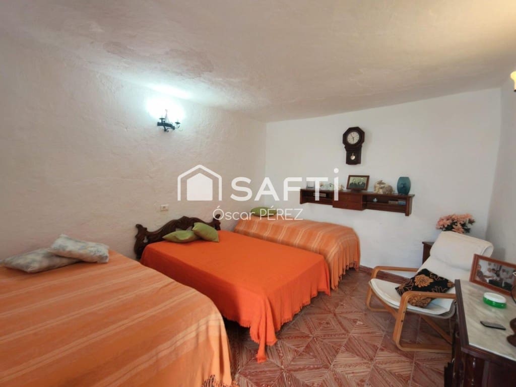 3 bedroom Finca/Country House for sale in Santa Maria de Guia de Gran Canaria - € 280,000 (Ref: 10115614)