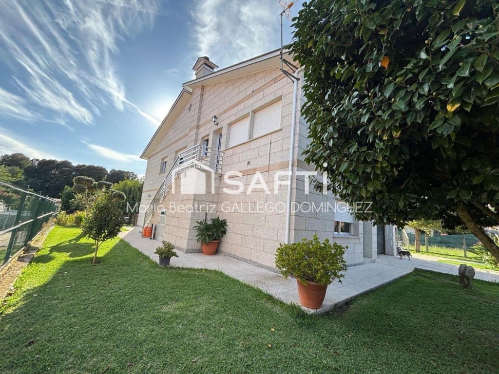 4 Zimmer Villa zu verkaufen in Moana mit Pool Garage - 750.000 € (Ref: 10119688)