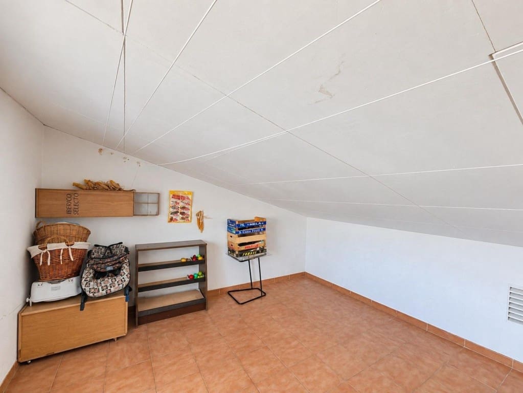 7 soveværelse Rækkehus til salg i Piera - € 220.000 (Ref: 10119696)