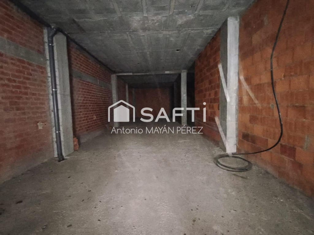 Commercial for sale in Boiro - € 115,000 (Ref: 10124271)