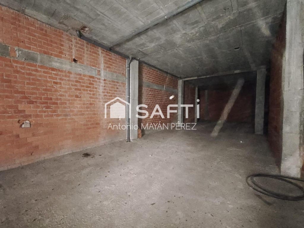 Commercial for sale in Boiro - € 115,000 (Ref: 10124271)