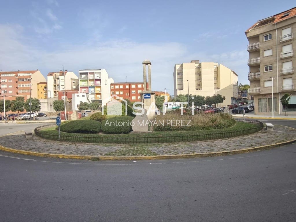 Commercial for sale in Boiro - € 115,000 (Ref: 10124271)