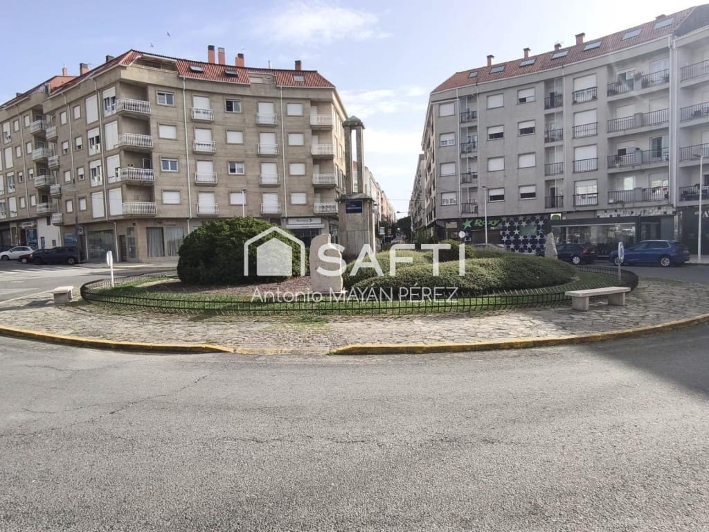 Commercial for sale in Boiro - € 115,000 (Ref: 10124271)