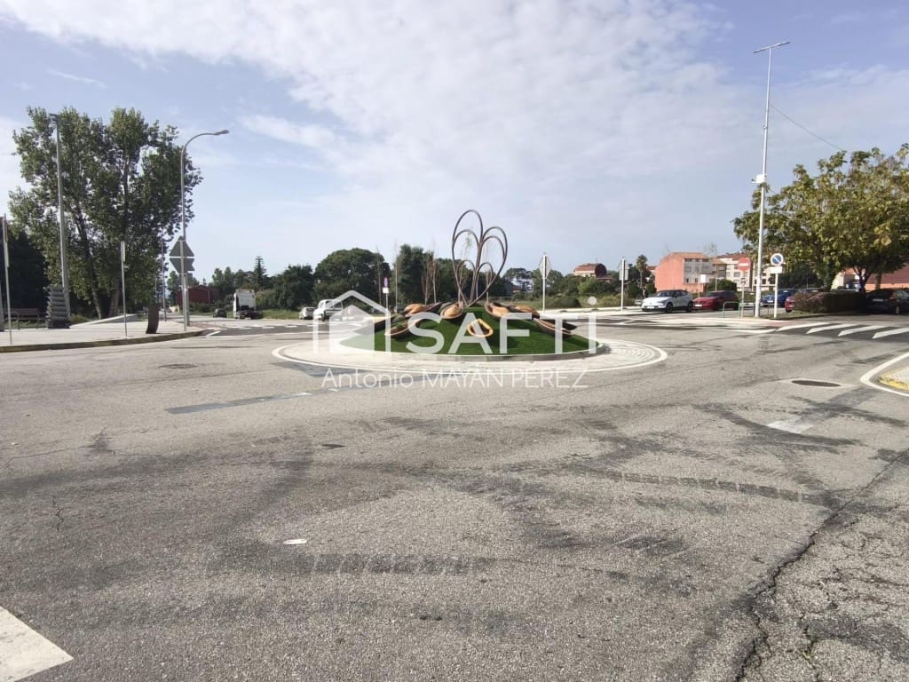 Commercial for sale in Boiro - € 115,000 (Ref: 10124271)
