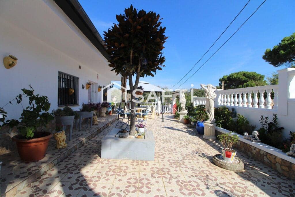 5 bedroom Villa for sale in Macanet de la Selva with pool garage - € 370,000 (Ref: 10124272)