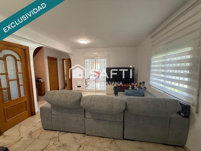 6 Zimmer Villa zu verkaufen in Pineda de Mar mit Garage - 416.000 € (Ref: 10129046)