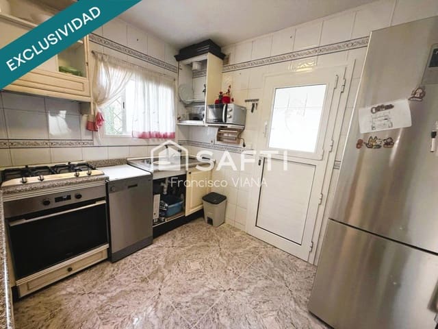6 Zimmer Villa zu verkaufen in Pineda de Mar mit Garage - 416.000 € (Ref: 10129046)