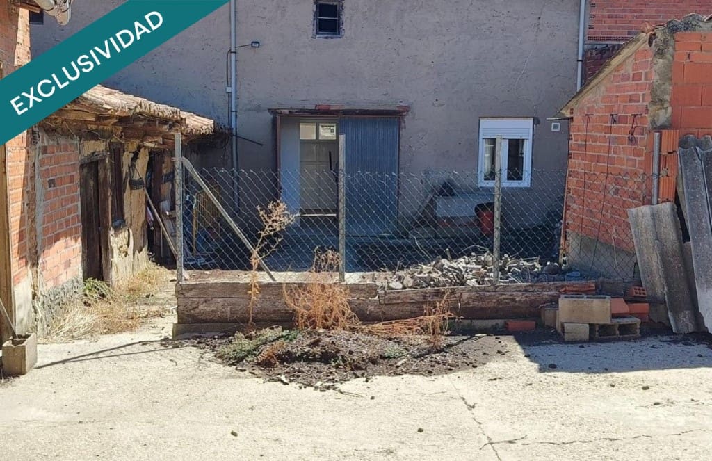 5 bedroom Finca/Country House for sale in Benavides - € 60,000 (Ref: 10129050)