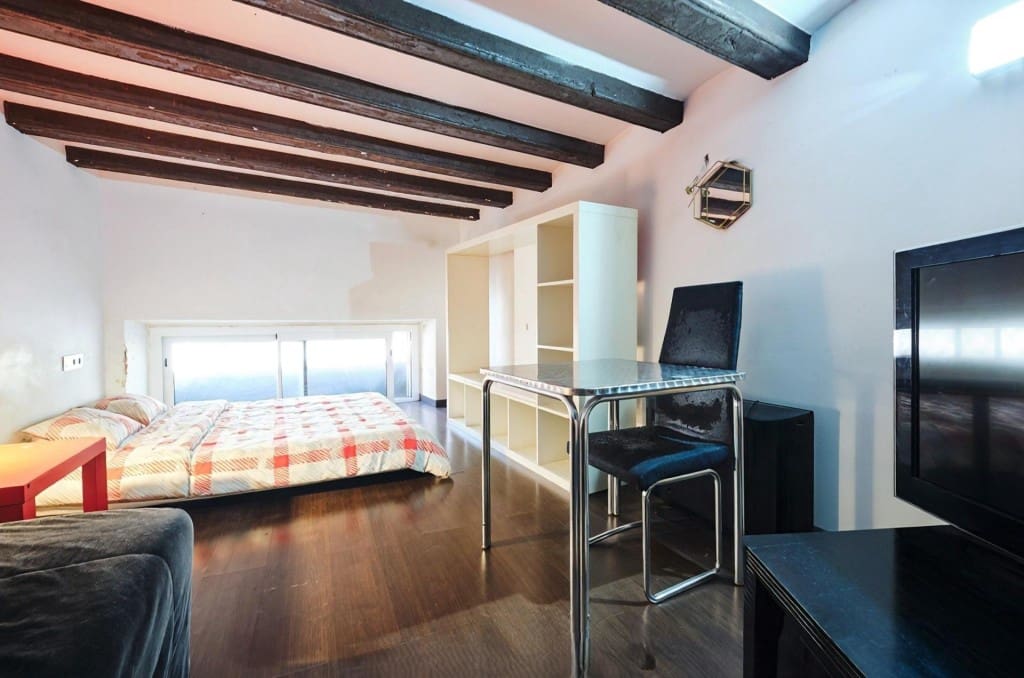 Apartamento de 3 habitaciones en Barcelona ciudad en venta - 350.000 € (Ref: 10131409)