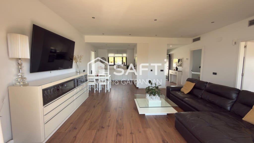 3 bedroom Villa for sale in Cunit - € 498,000 (Ref: 10131415)