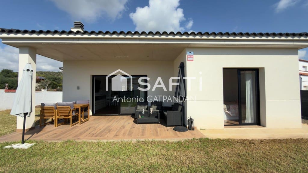 3 bedroom Villa for sale in Cunit - € 498,000 (Ref: 10131415)