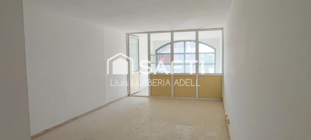 Erhverv til salg i Tarragona by - € 100.000 (Ref: 10139424)