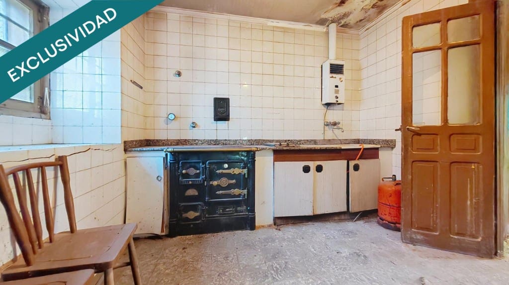 3 sovrum Villa till salu i Salas - 65 000 € (Ref: 10142379)