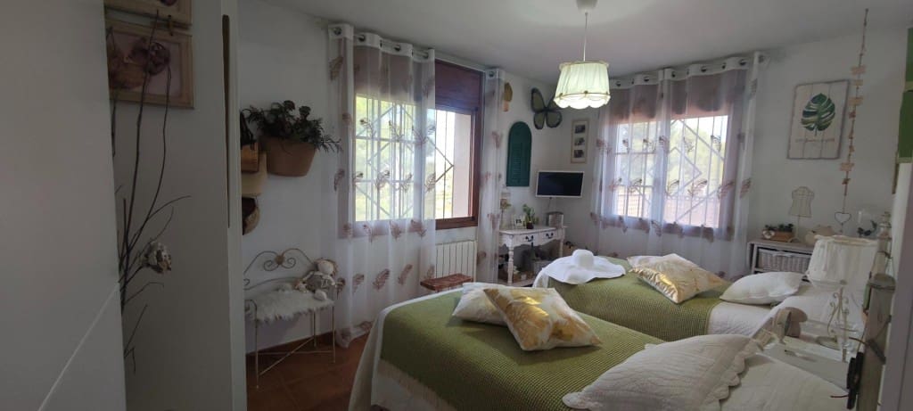 5 bedroom Villa for sale in El Catllar with pool garage - € 399,500 (Ref: 10153365)