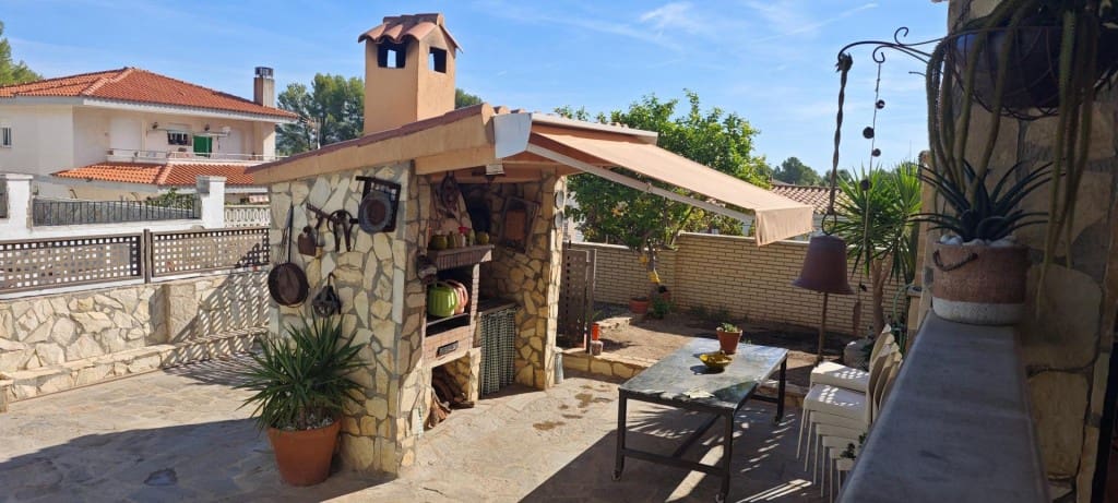 5 bedroom Villa for sale in El Catllar with pool garage - € 399,500 (Ref: 10153365)