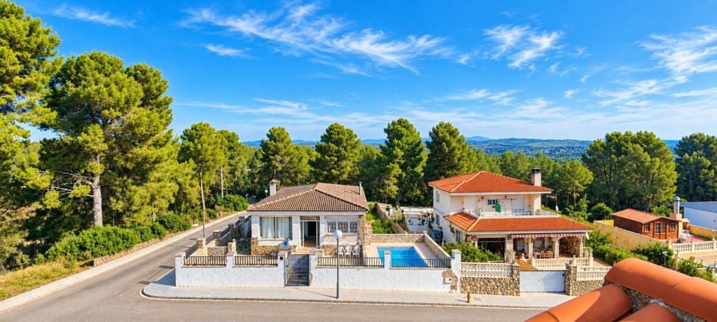 5 bedroom Villa for sale in El Catllar with pool garage - € 399,500 (Ref: 10153365)