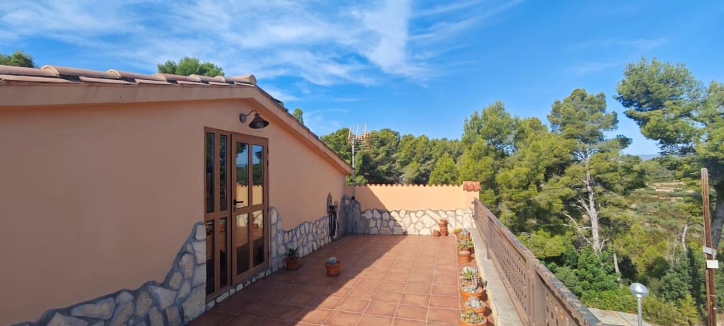 5 bedroom Villa for sale in El Catllar with pool garage - € 399,500 (Ref: 10153365)