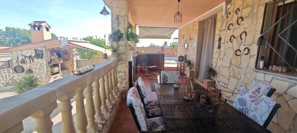 5 bedroom Villa for sale in El Catllar with pool garage - € 399,500 (Ref: 10153365)