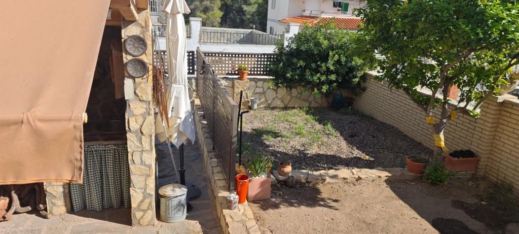 5 bedroom Villa for sale in El Catllar with pool garage - € 399,500 (Ref: 10153365)