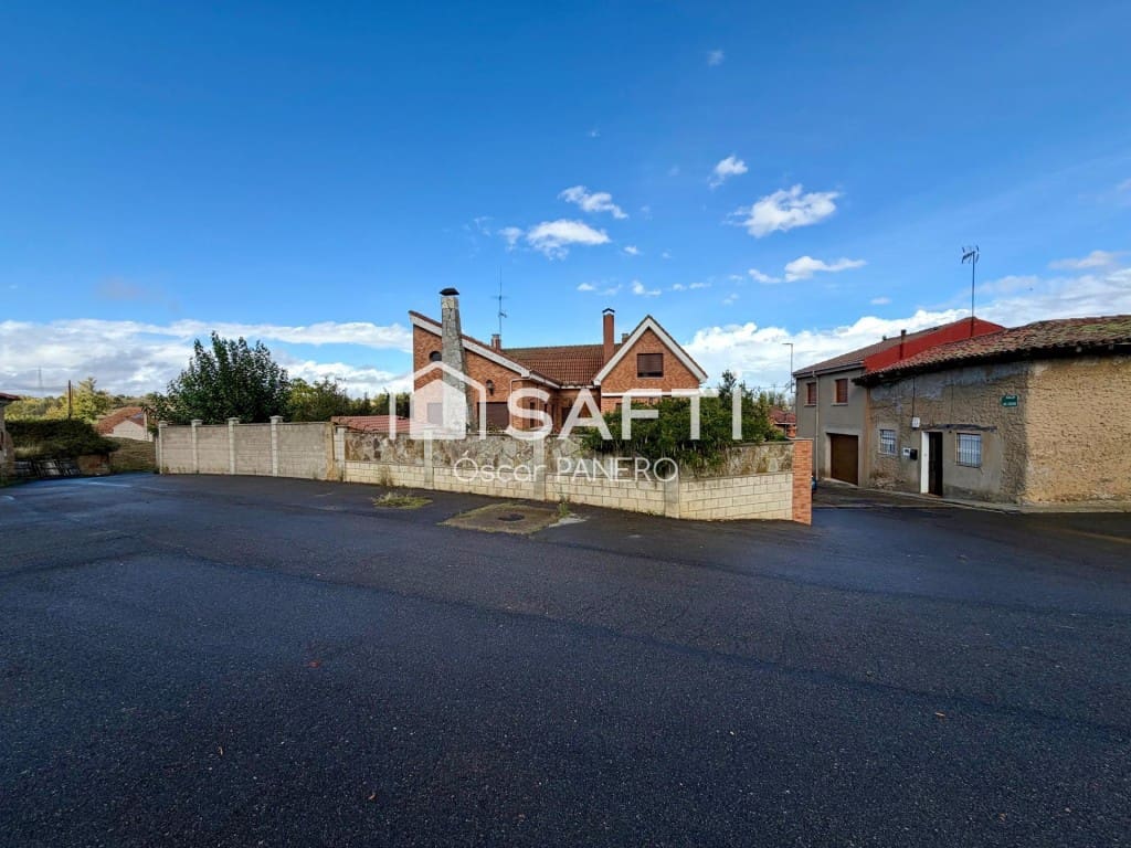 6 bedroom Villa for sale in Santovenia de la Valdoncina with garage - € 369,000 (Ref: 10157616)