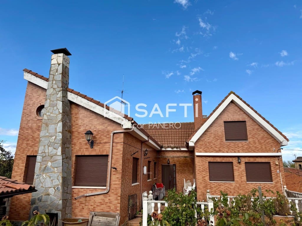 6 bedroom Villa for sale in Santovenia de la Valdoncina with garage - € 369,000 (Ref: 10157616)
