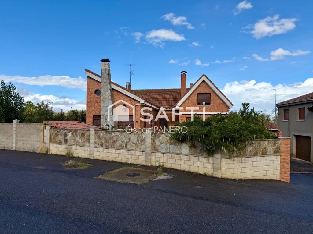 6 bedroom Villa for sale in Santovenia de la Valdoncina with garage - € 369,000 (Ref: 10157616)