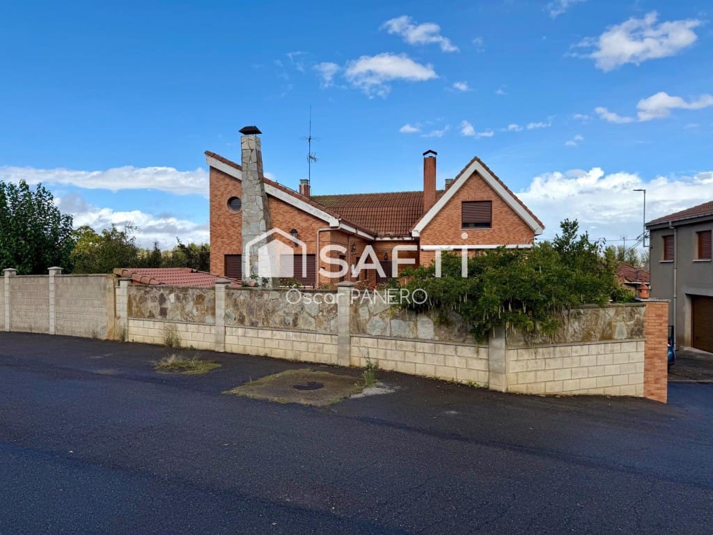 6 bedroom Villa for sale in Santovenia de la Valdoncina with garage - € 369,000 (Ref: 10157616)