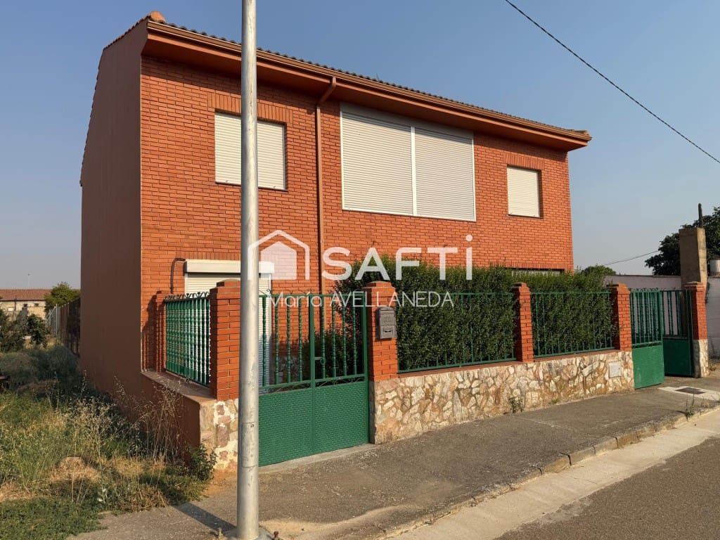 4 quarto Moradia para venda em Villaquejida com garagem - 140 000 € (Ref: 10159292)
