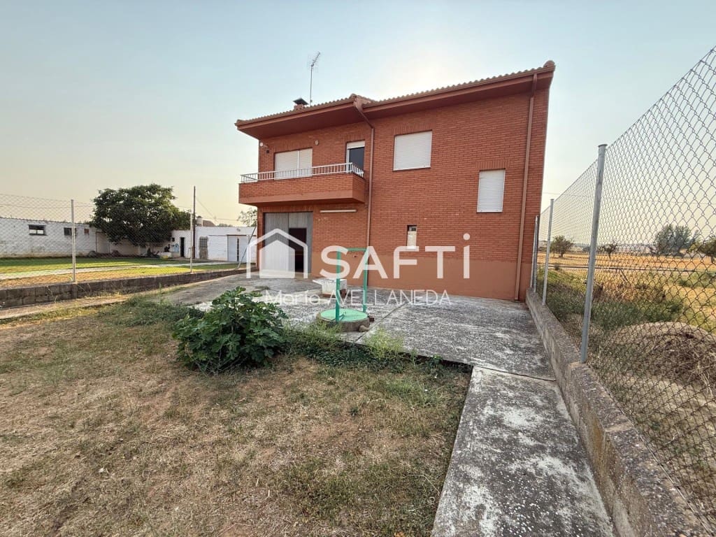 4 quarto Moradia para venda em Villaquejida com garagem - 140 000 € (Ref: 10159292)