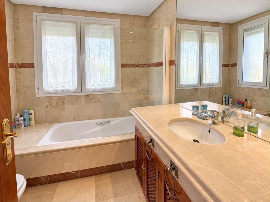 Apartamento de 3 habitaciones en Costalita en venta con piscina garaje - 740.000 € (Ref: 10159296)