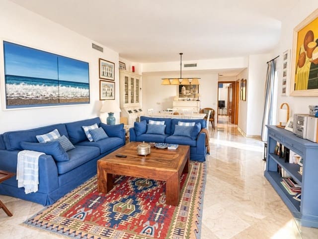 Apartamento de 3 habitaciones en Costalita, Estepona en venta con piscina garaje - 740.000 € (Ref: 10159296)