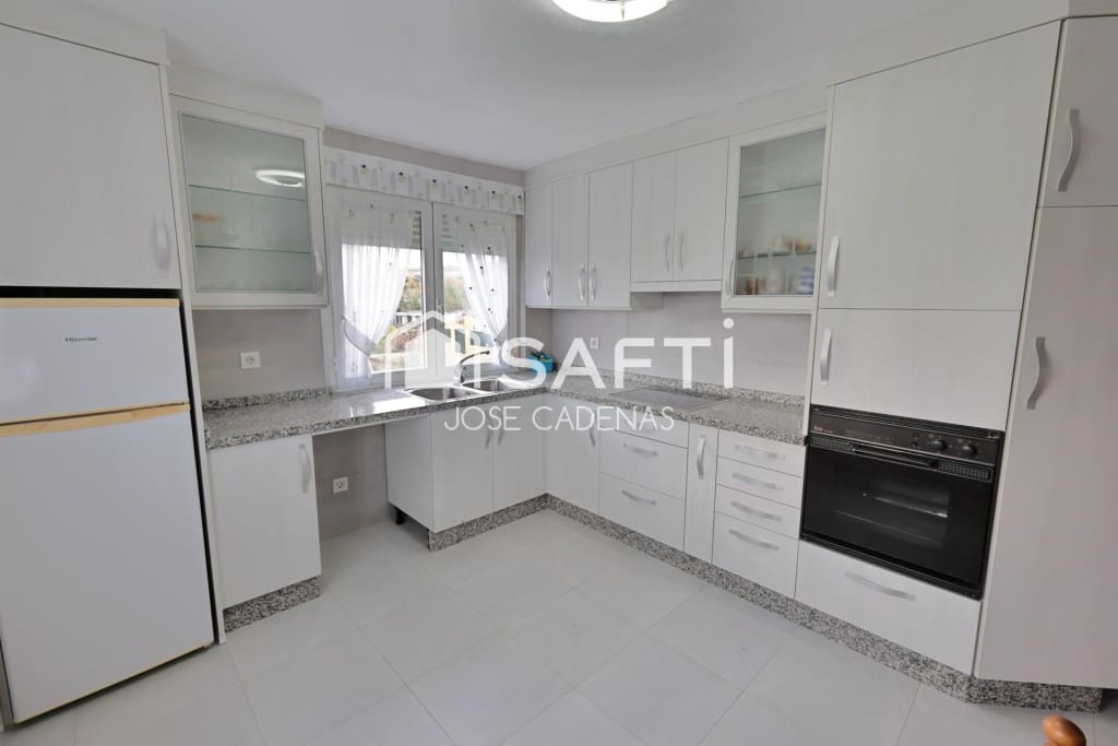 5 bedroom Villa for sale in Astorga with garage - € 247,000 (Ref: 10164854)