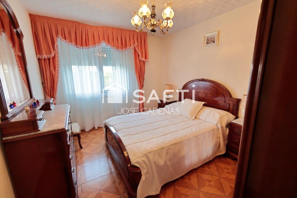 5 bedroom Villa for sale in Astorga with garage - € 247,000 (Ref: 10164854)