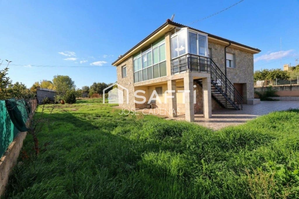 5 bedroom Villa for sale in Astorga with garage - € 247,000 (Ref: 10164854)