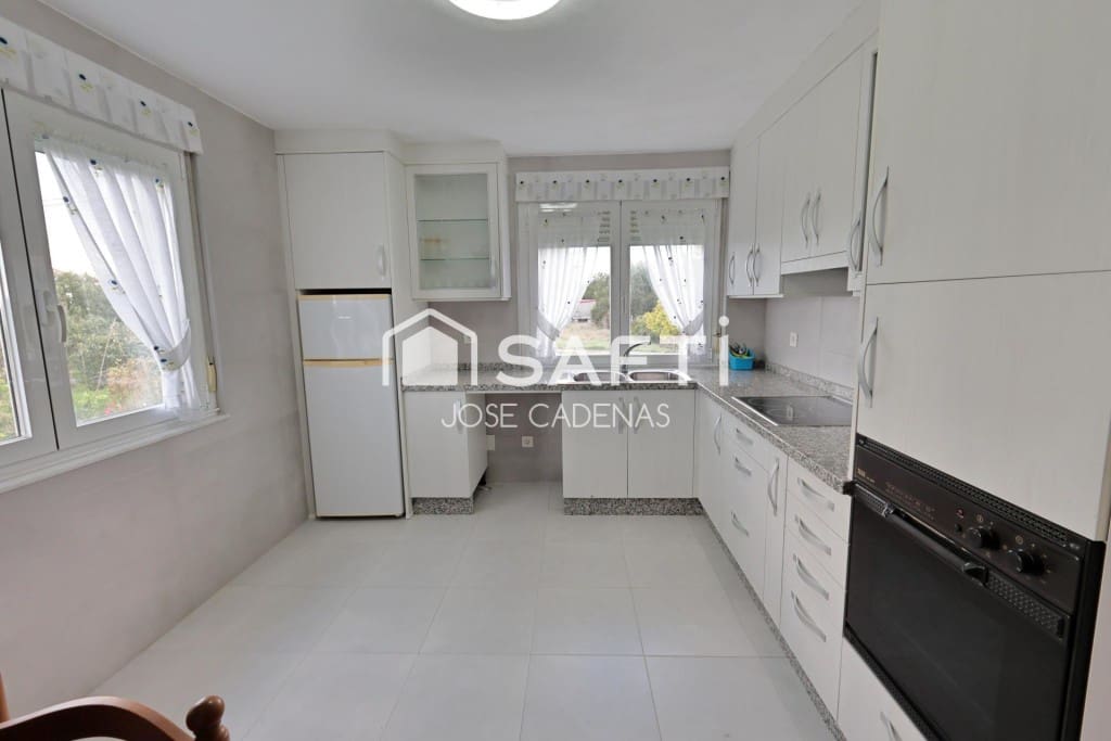 5 bedroom Villa for sale in Astorga with garage - € 247,000 (Ref: 10164854)