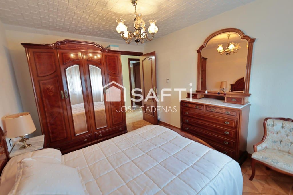 5 bedroom Villa for sale in Astorga with garage - € 247,000 (Ref: 10164854)