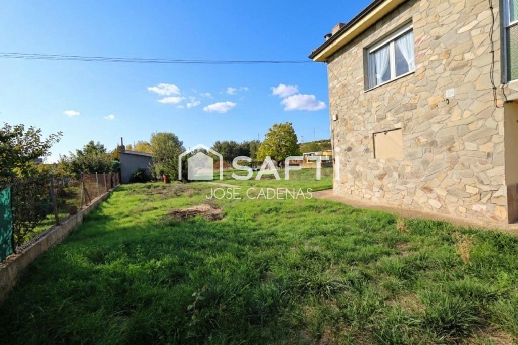 5 bedroom Villa for sale in Astorga with garage - € 247,000 (Ref: 10164854)
