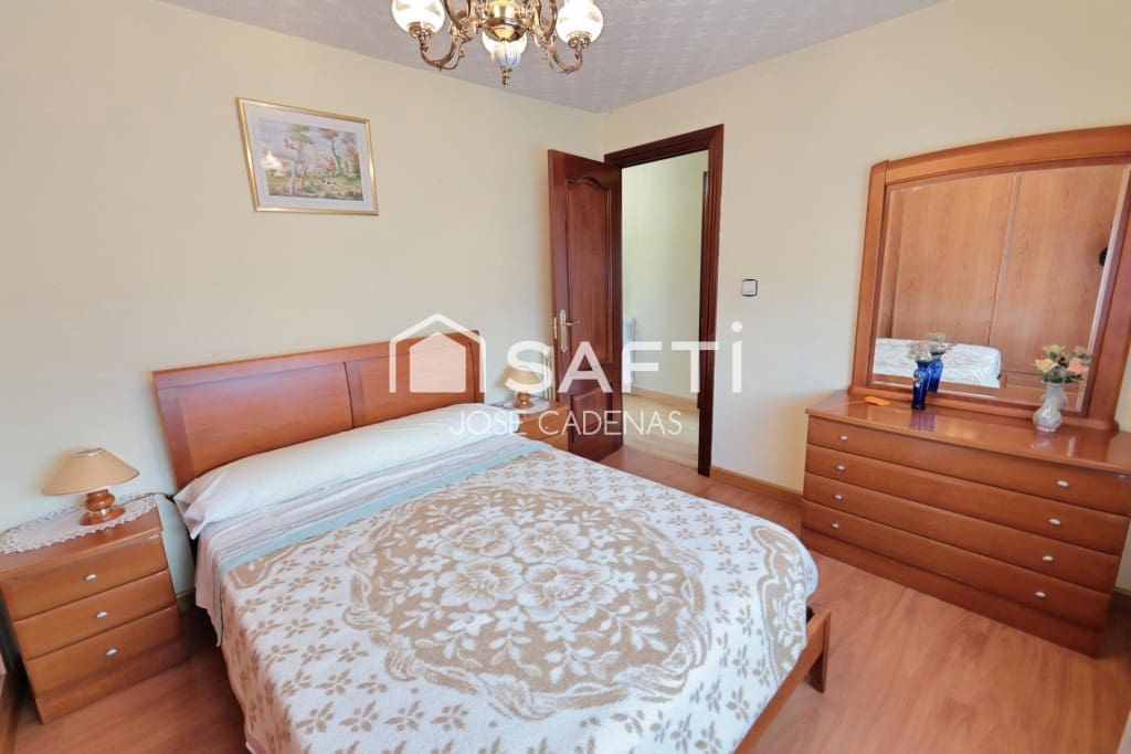 5 bedroom Villa for sale in Astorga with garage - € 247,000 (Ref: 10164854)