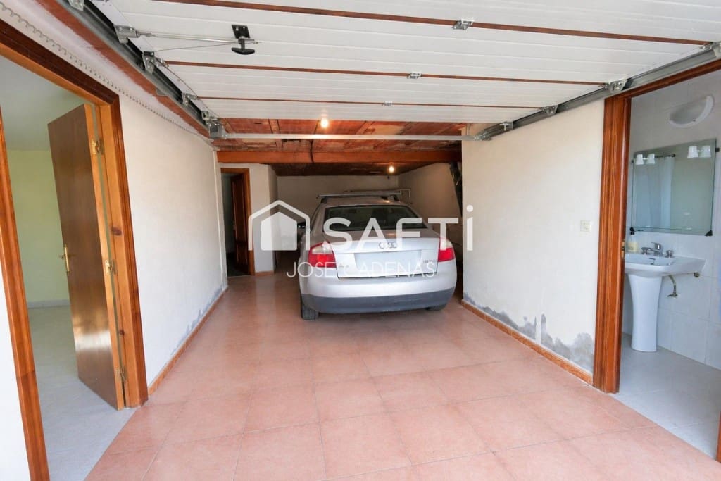 5 bedroom Villa for sale in Astorga with garage - € 247,000 (Ref: 10164854)