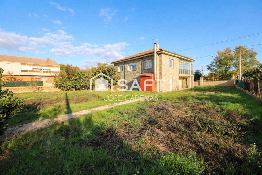 5 bedroom Villa for sale in Astorga with garage - € 247,000 (Ref: 10164854)