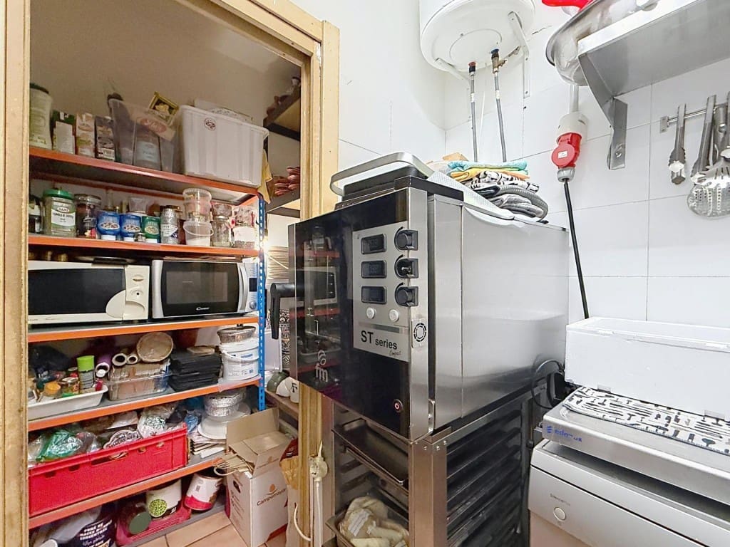 Commercieel te koop in Barcelona stad - € 99.000 (Ref: 10166361)