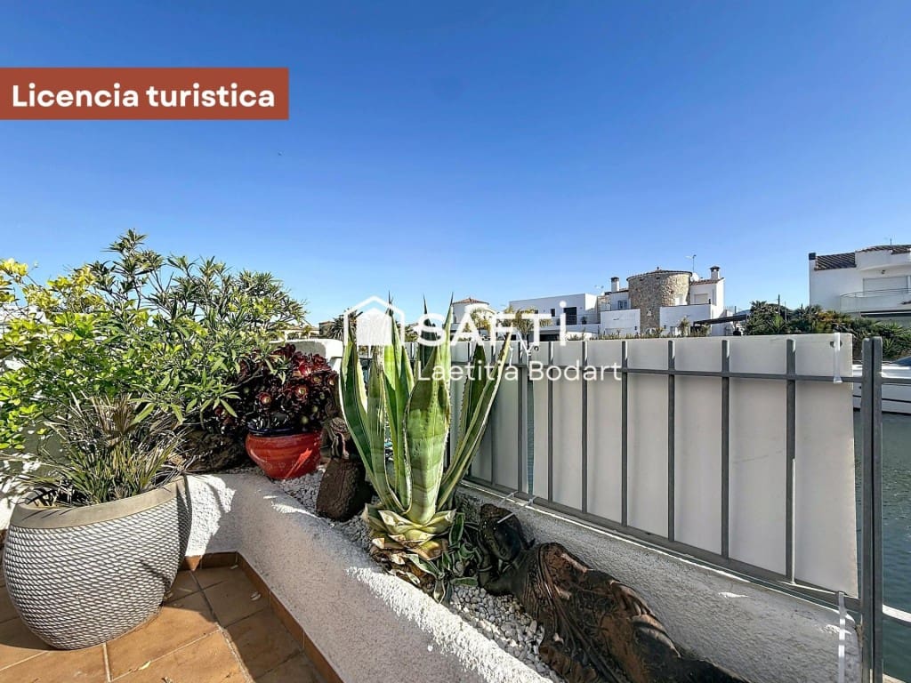 4 bedroom Terraced Villa for sale in Empuriabrava - € 390,000 (Ref: 10168417)