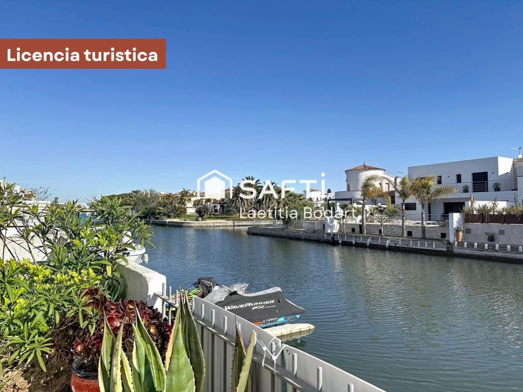 4 bedroom Terraced Villa for sale in Empuriabrava - € 390,000 (Ref: 10168417)
