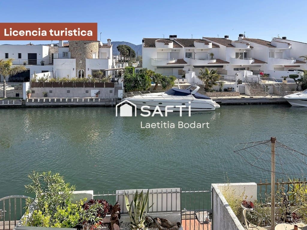 4 bedroom Terraced Villa for sale in Empuriabrava - € 390,000 (Ref: 10168417)