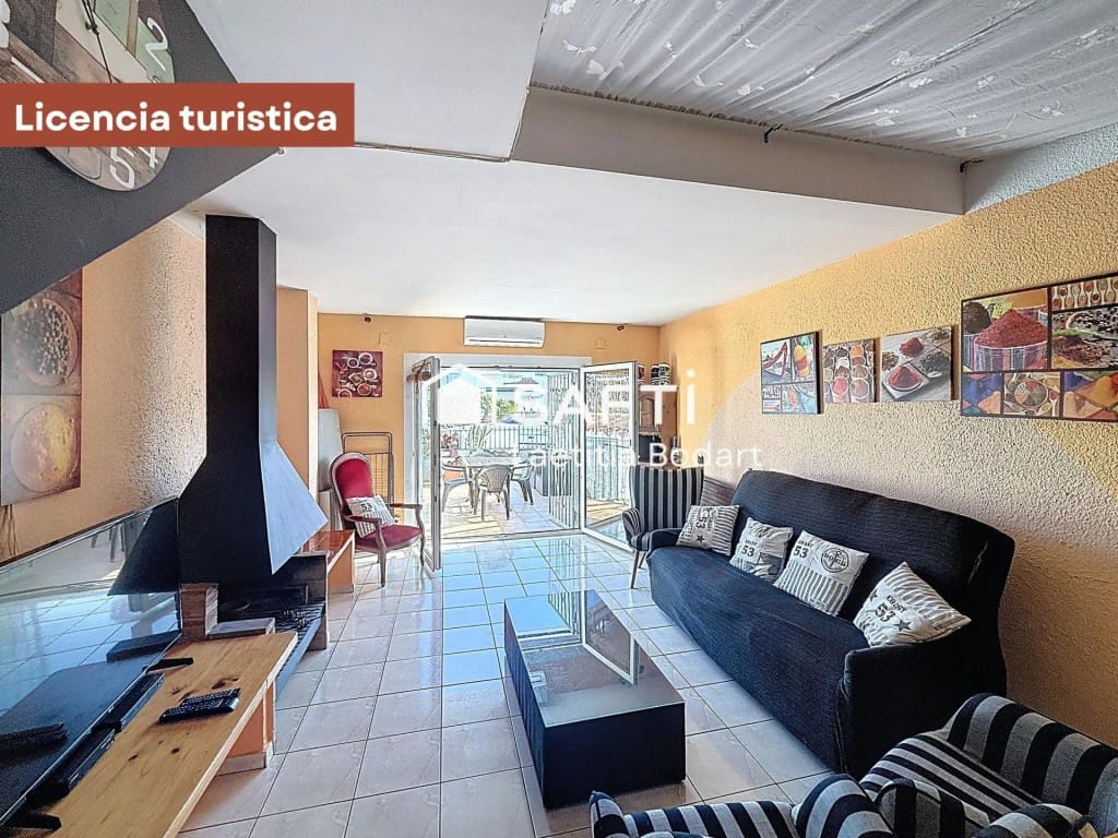 4 bedroom Terraced Villa for sale in Empuriabrava - € 390,000 (Ref: 10168417)